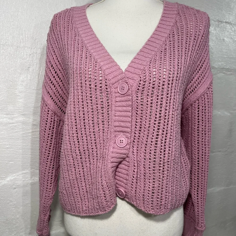 AMERICAN EAGLE DISTRESSED BUTTON CARDIGAN